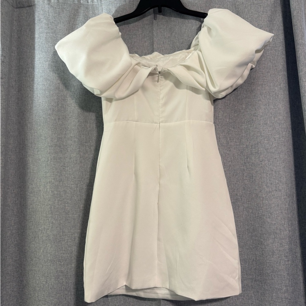 Elegant White Off-Shoulder Dress - Picture 2 of 4